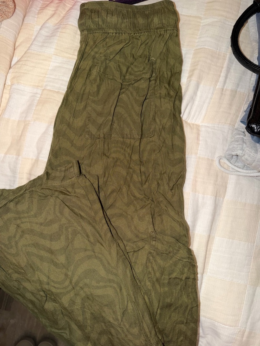 Urban Outfitters Olive Green Swirl-Print Wide Leg Pants - Picture 3 of 4